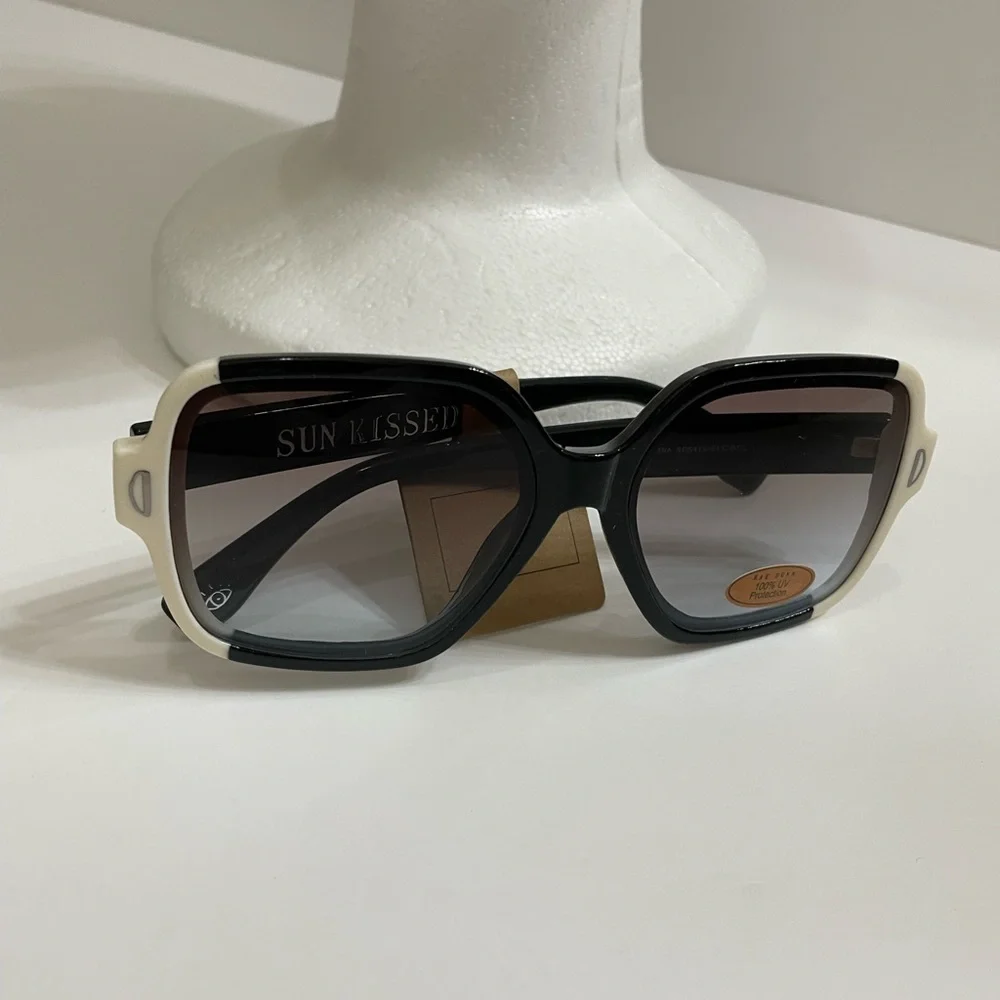 Rae Dunn Black Oversized sunglasses